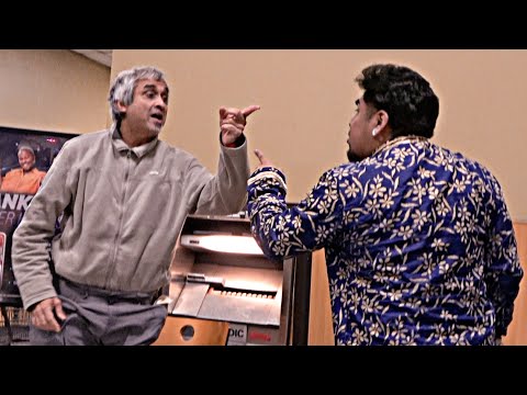 Sales Scammer Not In his Senses On Christmas!