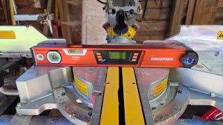 This Angle Finding Level Calculates Miter and Bevel Cuts- Impresive!