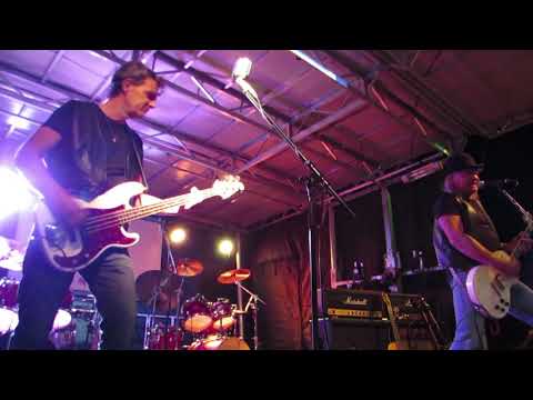 Lokomotiva Planet - Lokomotiva Planet - Pít    (Live "25" Club Kino Černošice 3.10.
