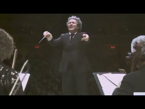Superstar maestro conducts Philharmonic