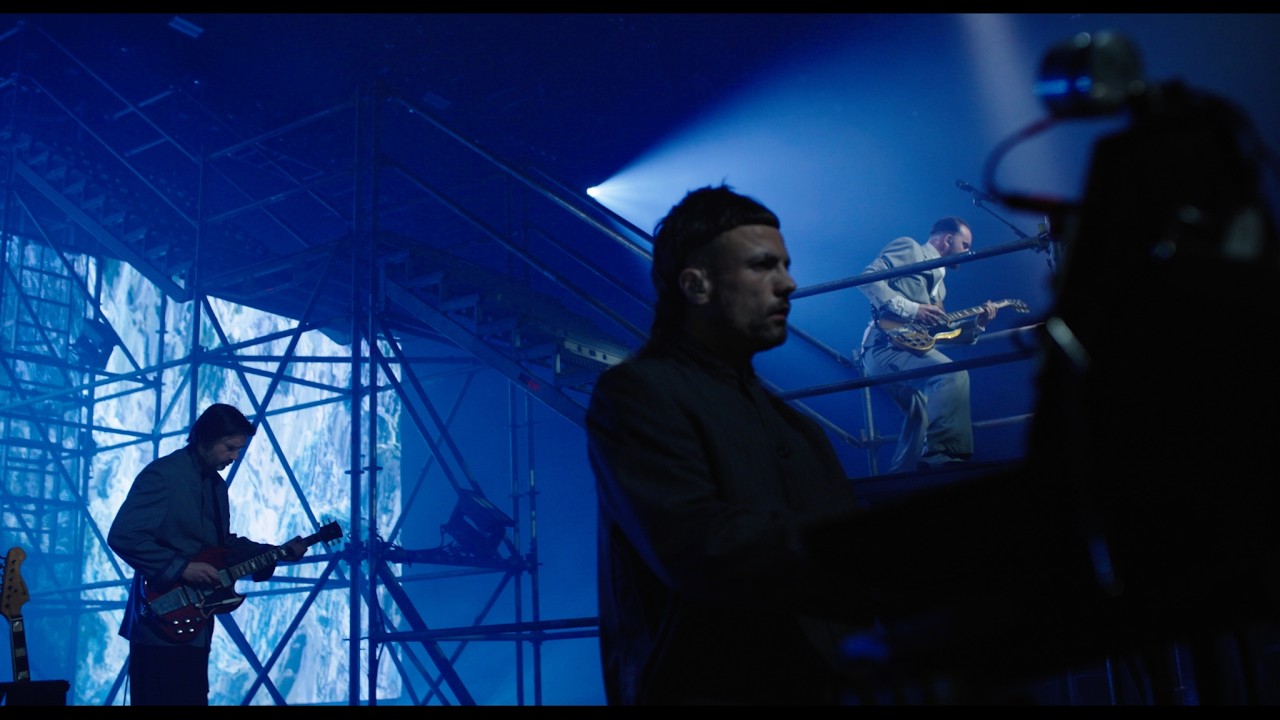 De Staat - THE UNDERDOG (Official Music Video) - YouTube