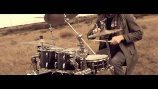 Lyke Giants - The World Shakes