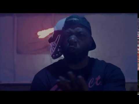 HOLLY THA HITMAN - STICKIN TO THE SCRIPT (14K)