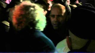 preview picture of video 'Beppe Grillo si butta nella folla  Cagliari 5 2 2013 HD'