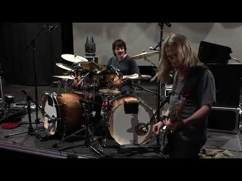 Tony Franklin & Carmine Appice jamming Blue Murder's Valley Of The Kings
