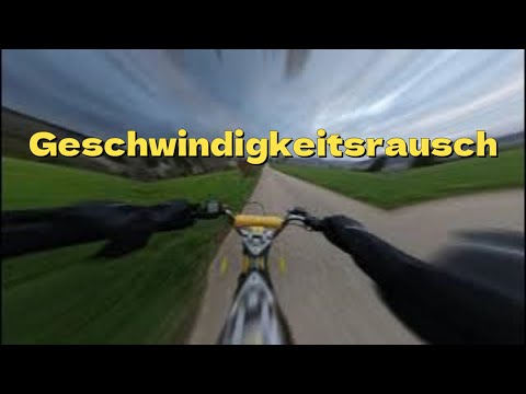 Adrenalin pur! Waghalsige Fahrt auf einem engen Feldweg mit einem Pocket Bike