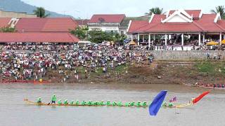 preview picture of video 'Pakse Boat Racing Festival Afternoon Races 09'
