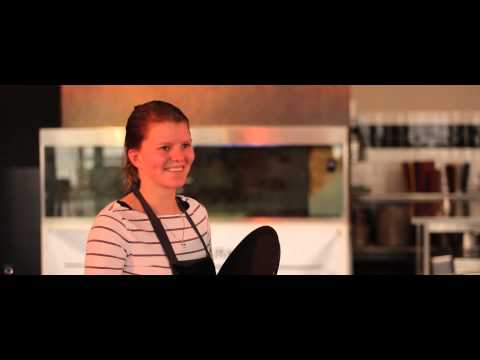 Oualid-R verrast stagiaire op de Dag van de Leerplicht