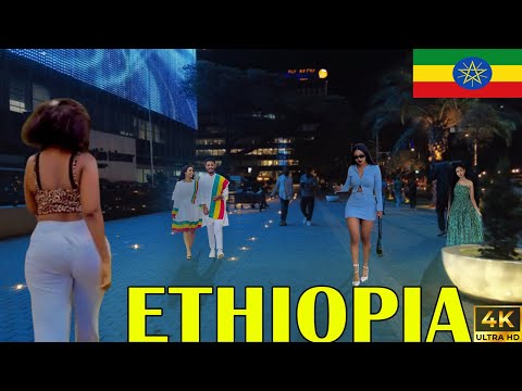 በምሽት ጨረቃ የመሰለው የቸርችል ጎዳና Addis Ababa Walking Tour