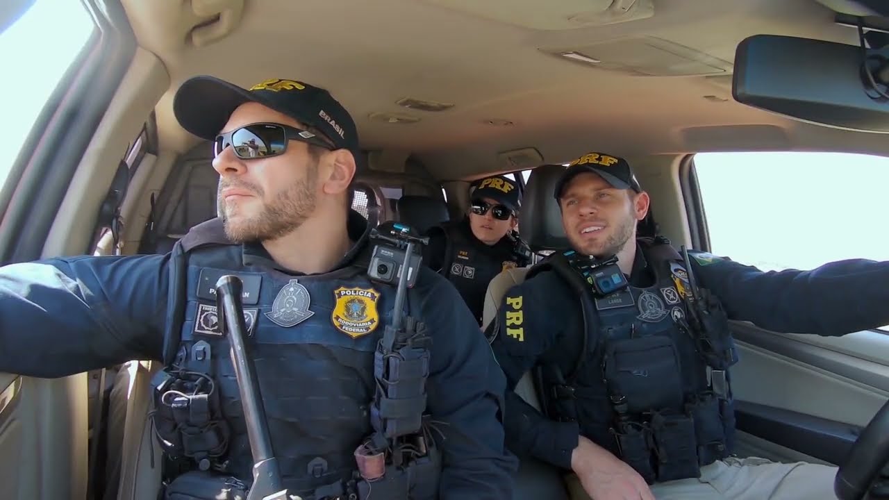 Polícia  persegue caminhão de traficantes de cigarro (PRF)