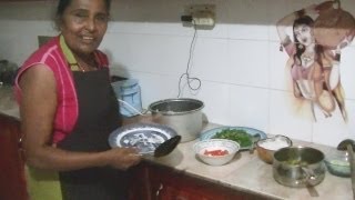 preview picture of video 'Sri Lankan Lunch: Using Fresh Food From Premlanka Hotel Gardens, Sri Lanka'