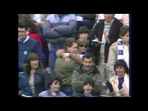 Cuddling in the Crowd - 1985 Round 20 - Carlton vs Fitzroy