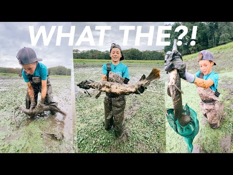 CRAW-KID Catches Alligator Gar By Hand