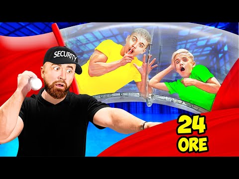 NOTTE NEL PARCO GIOCHI CHIUSO ! *La sicurezza ci ha beccati?*