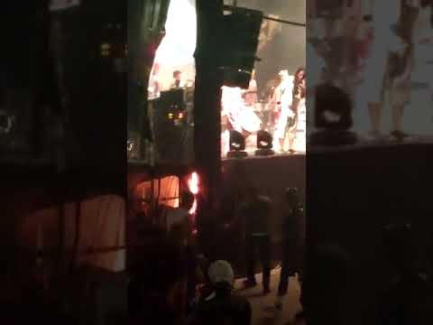 Show do Olodum no Pelourinho é interrompido após incêndio em estrutura do palco