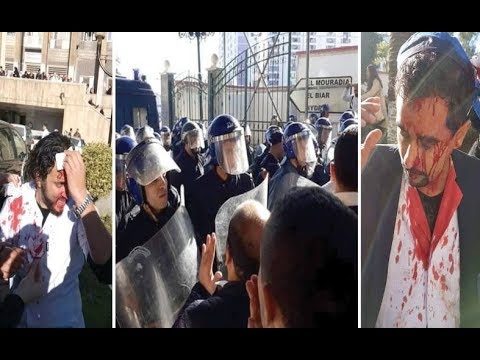 الشرطة تستقبل العام الجديد بضرب أطباء محتجين
