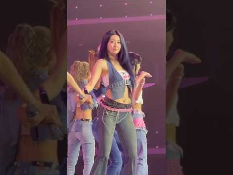 The way she sings is amazing 🖤 yunjin 'Crazy ' Fancam in Goldenwave in Tokyo  #lesserafim #trending