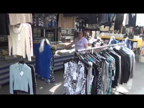 Il mercato nella piazza di Sambuceto