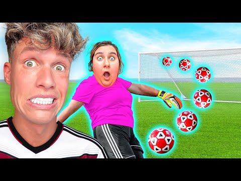 Sandra & Luca spielen FUSSBALL ⚽😂