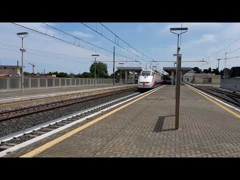 Treno frecciabianca in transito a Bari Torre a Mare