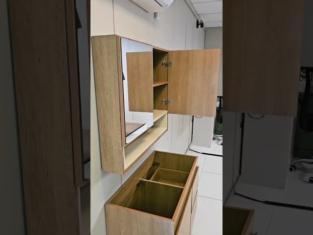 Armário de Banheiro Travertino 80 Cm 3 Portas 2 Gavetas com Espelho Freijó/Creme - Politorno