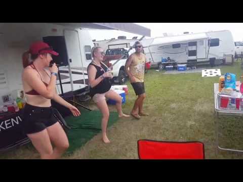 download lagu mp3 mp4 Country Thunder Craven, download lagu Country Thunder Craven gratis, unduh video klip Country Thunder Craven