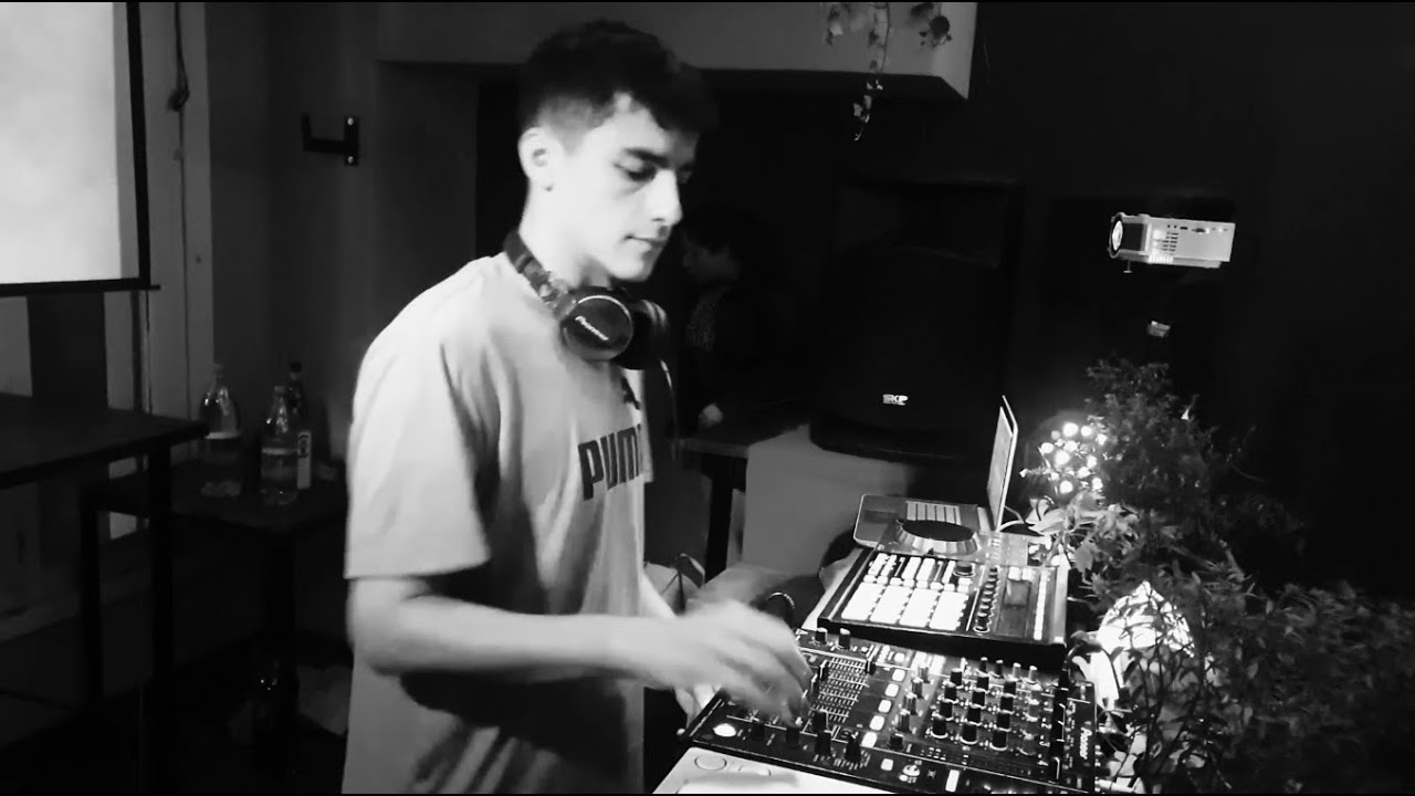 Miniatura del video: Moudnes - Violeta 004 - Necochea - Progressive House - DJ | VJ