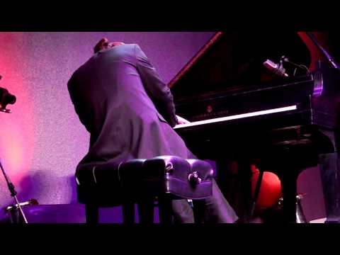 rocknycliveandrecorded.com: Alfredo Rodriguez @ Quincy Jones Q&A (Guitar center)