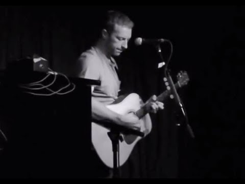The Scientist - Coldplay (Chris Martin + guitar) acoustic live HD