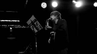 Tommi Liimatta - Ymmärrettiin, ettei kukaan istu omalla paikallaan tänään (Live at Vastavirta)