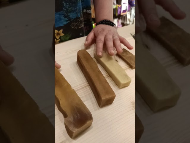 Vídeo relacionado con Mordedor de Queso de Yak, Churpi para Perros, S - 3 (más de 120 g)