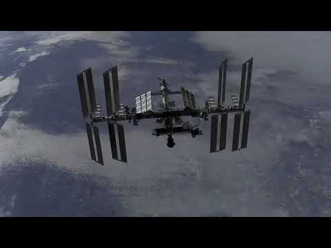 Incredible Time-Lapse Shows SpaceX's Dragon Ship Docking With ISS
