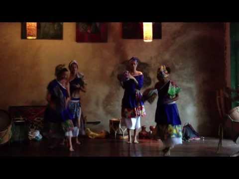 Maracatu Encanto da Sereia - ensaio de dança com agbê