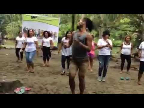 Banci instruktur goyang tobelo