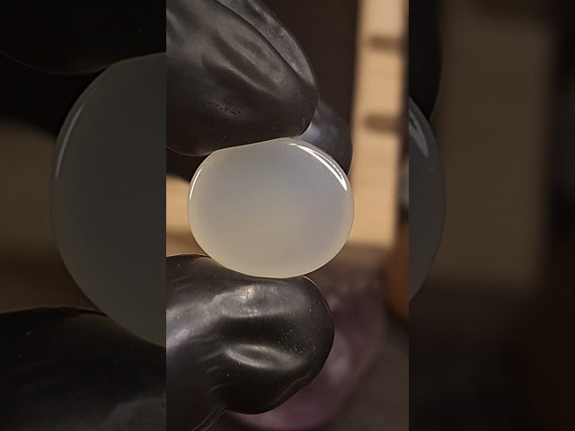 حجر عقيق ابيض طبيعي