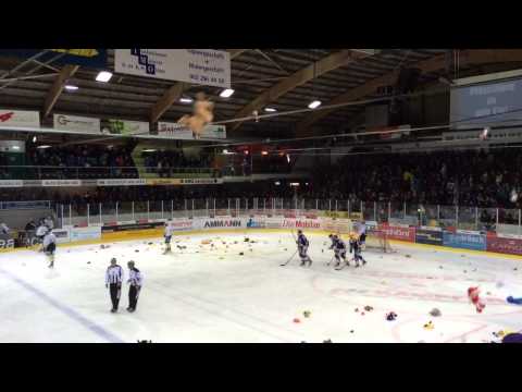 06.12.2014 SC Langenthal-HC Thurgau Plüschtieraktion