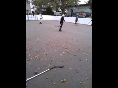 Dumme Jungs beim Hockey spielen