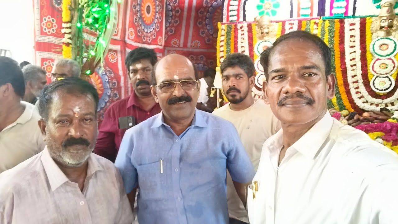 பலவேசம்ஆவேசமாககமுகம்பூவைதலையில்பலமுறைஅடித்துஆட?