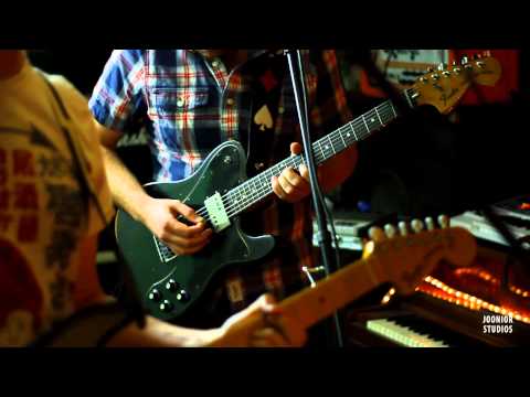 Live @ Jooniors - S04E09 - The Shining Skulls - 03 - Dead or Dreaming (Live)