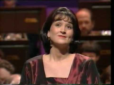 Katarina Karneus sings Mahler..."Ich bin der Welt..."