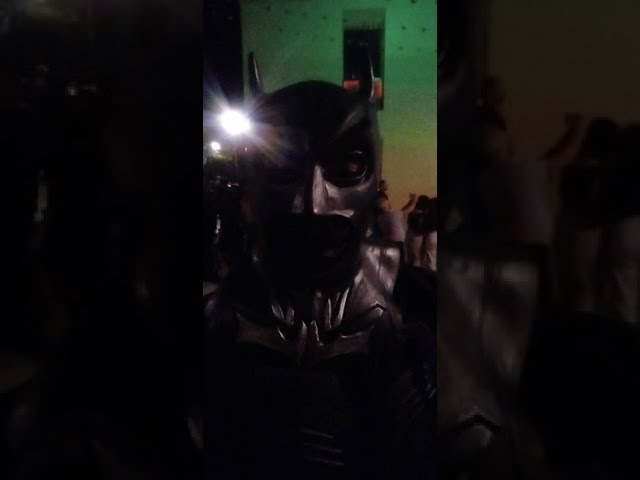 Vídeo relacionado con Funidelia Disfraz Oficial de Robin para hombre, Incluye mono, cubrebotas, capa, cinturón, guantes y antifaz, Superhéroes - Traje para adultos para fiestas, Carnaval y Halloween - Talla XL