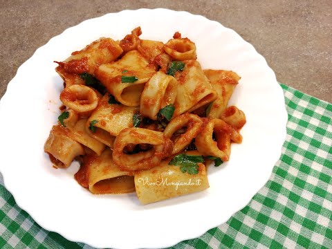 Paccheri con calamari al sugo - squisiti e veloci