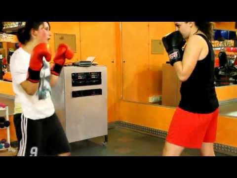 2012-10-04 Kickboxen - Techniktraining Angelique u. Nina im Sugambrer Fightclub