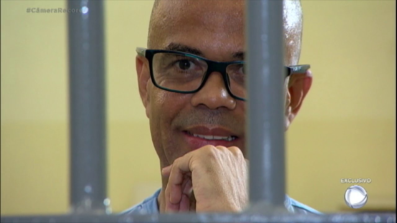 Watch Now Fernandinho Beira-Mar revela segredos de uma vida dedicada ao crime Fernandinho Beira-Mar revela segredos de uma vida dedicada ao crime