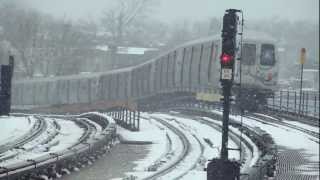preview picture of video 'IND Ozone Park/Rockaway Line: R46 A Train at 80th-Hudson Sts (Brooklyn Bound-Snow)'