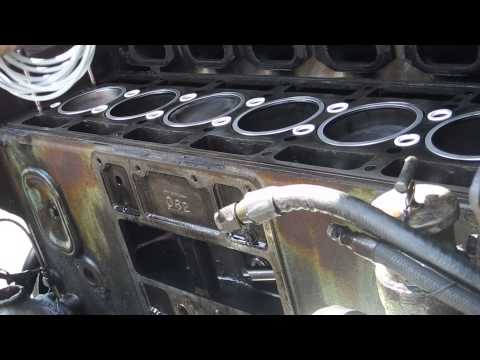Detroit Diesel IL 671 Head Gasket Installation