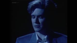 David Sylvian &amp; Ryuichi Sakamoto - Forbidden Colours (Video - TOTP 1983)