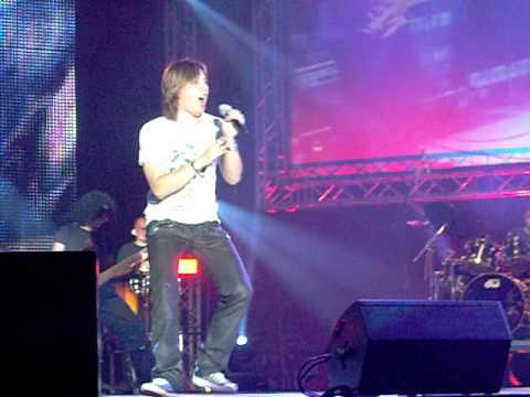 MEGAKONCERT FONTÁNA PRE ZUZANU OSTRAVA 19.5.09- Niekto ma musí mať rád