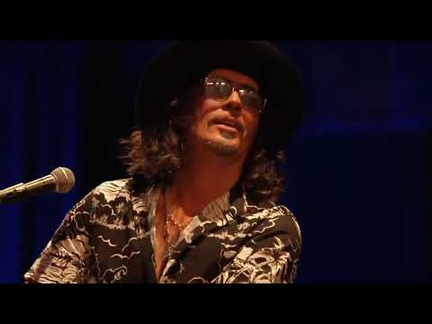 RAROS PEINADOS NUEVOS | Benito Cerati (En Vivo) #CharlyCumple