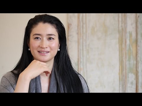 【小雪さんインタビュー】大切にしているエルメスのスカーフ、ブルガリのジュエリー、体を癒やす食、北欧の暮らし方 | Precious.jp（プレシャス）